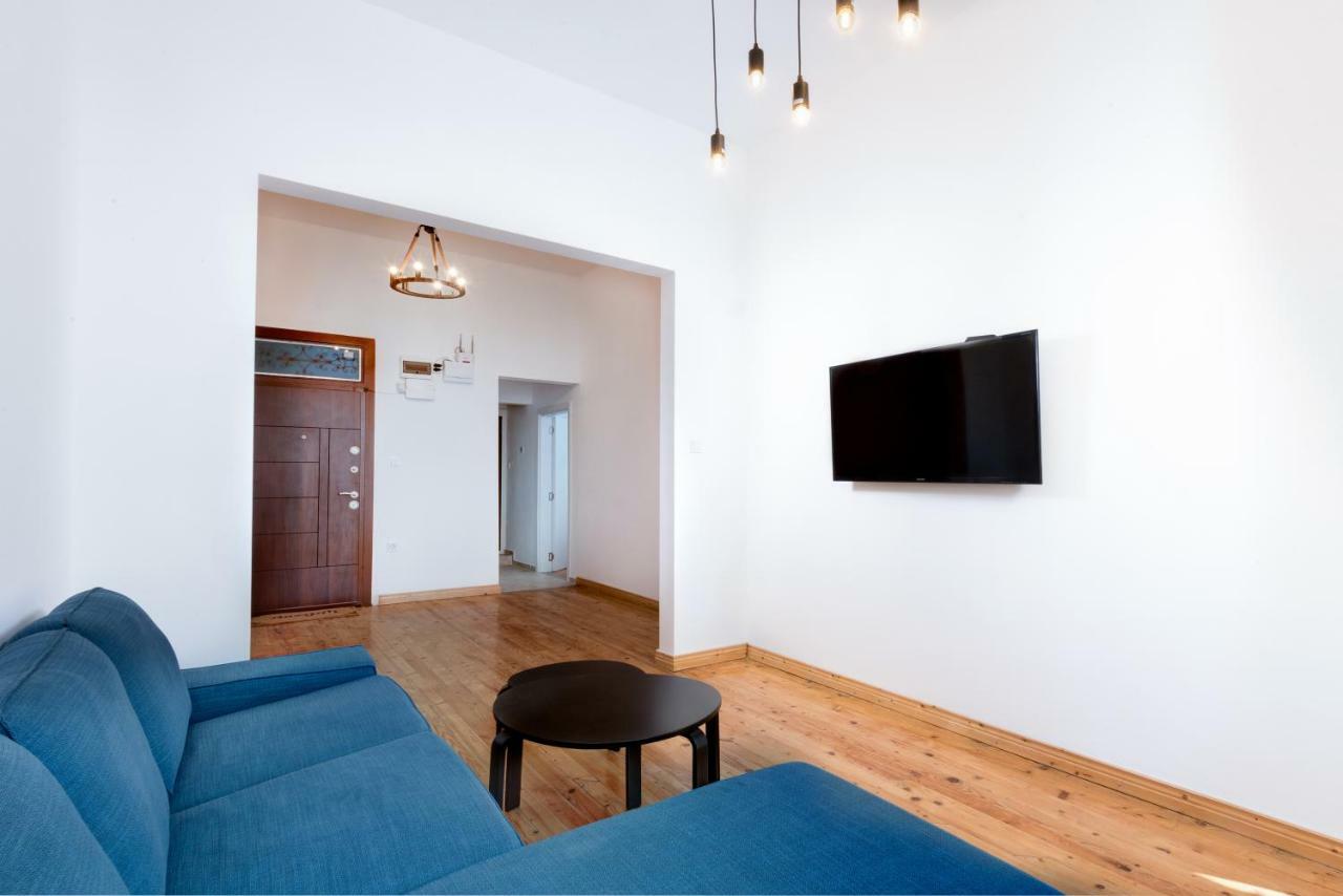 The White Apartment - Bogoridi Main Street ブルガス エクステリア 写真